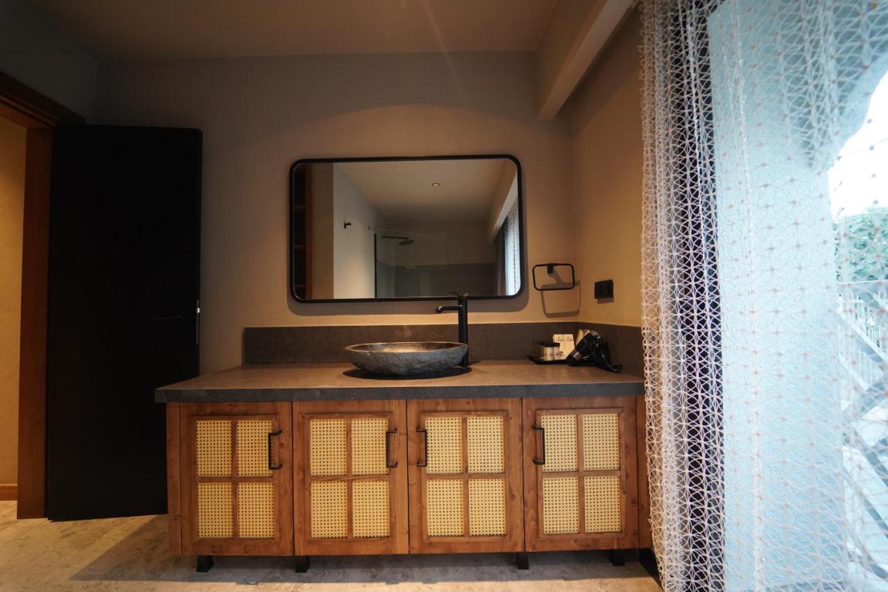 Icon Beach Suites Hotel Sovalye Island フェティエ エクステリア 写真