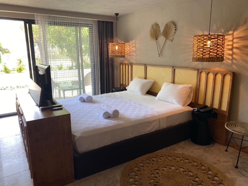 Icon Beach Suites Hotel Sovalye Island フェティエ エクステリア 写真